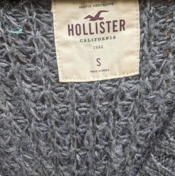 Hollister Waffle Knit Long Sleeve Sweater - Picture 5 of 6